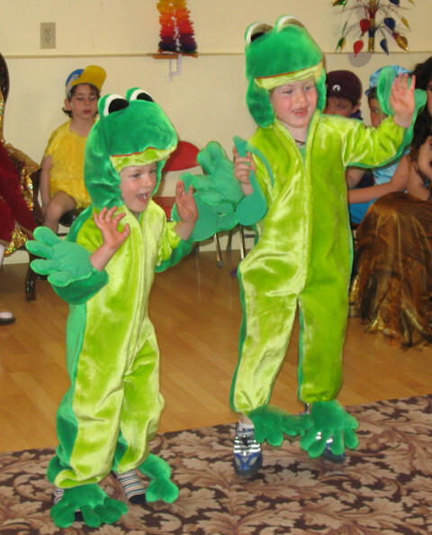 Children dressed as frogs for a performance